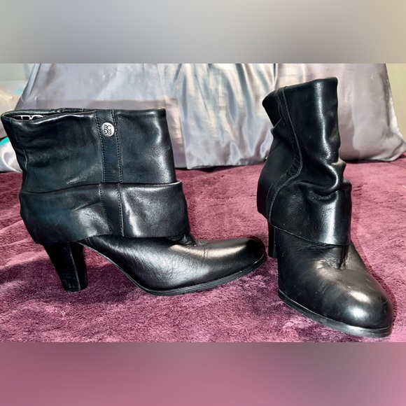 Women’s Size 10, BCBG, black leather, slouchy booties - Picture 5 of 8